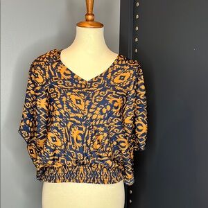 Roan + Ryan Stylish Women's Top in Navy and Gold  NWT Medium